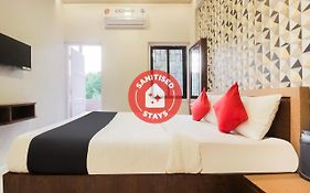 Vaccinated Staff - Capital O 61803 Sagar Lodge